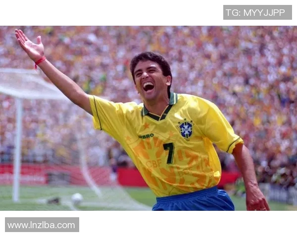 纵观足坛群星闪耀时刻细数球员辉煌瞬间与传奇历程