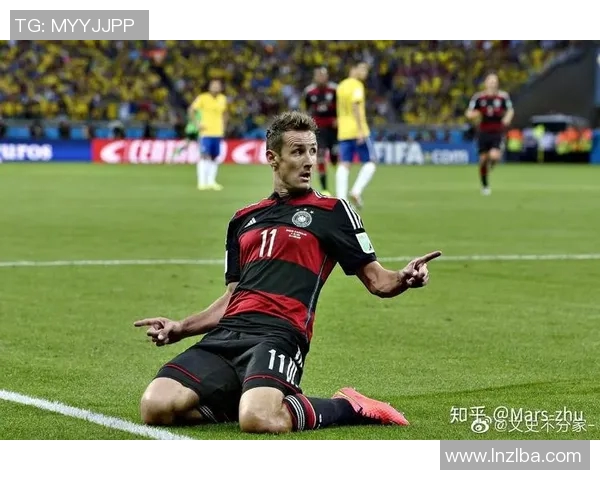 梦见足球球星花式搞笑场景笑到肚子疼